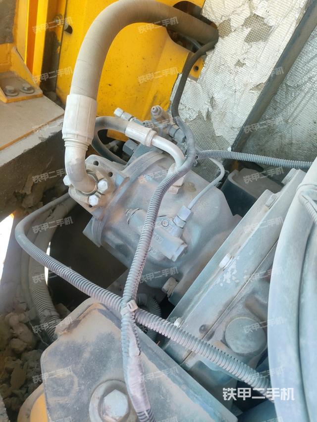 液壓泵艙室正面整體(整機(jī)外觀) 液壓泵艙室正面整體(整機(jī)外觀)