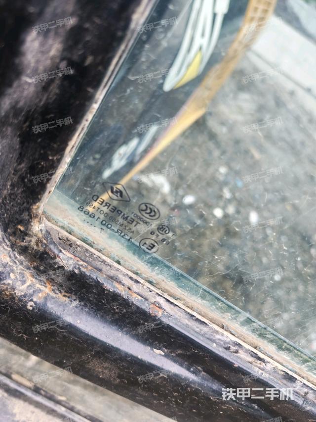 左后方玻璃角标（驾驶室部分）