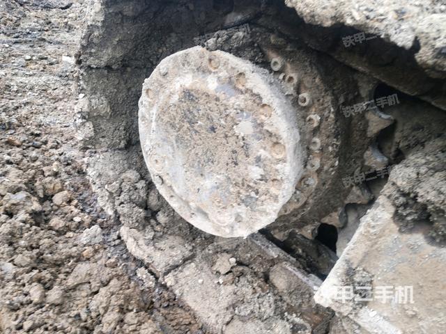 右驱动轮（行走机构）