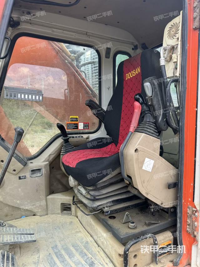 驾驶室整体（整机外观）