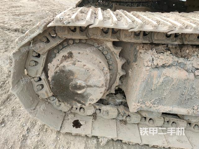 右驅(qū)動輪（行走機構(gòu)）