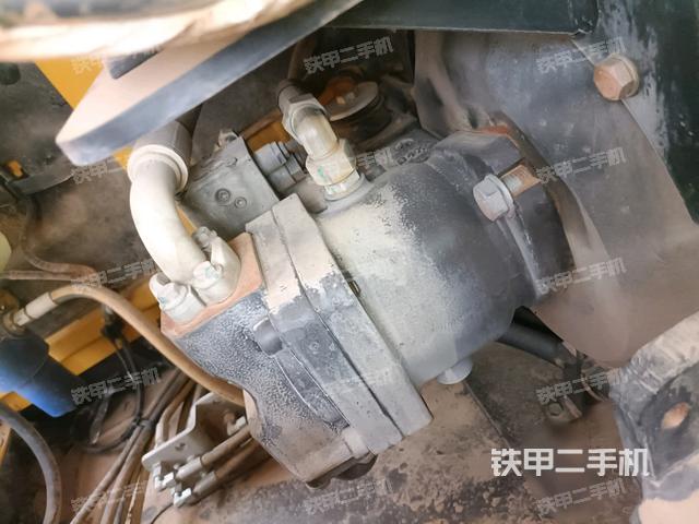 液壓泵艙室正面整體(整機外觀) 液壓泵艙室正面整體(整機外觀)