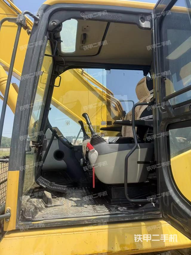 駕駛室整體（整機外觀）