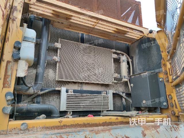 散熱器正面(大件艙室) 散熱器正面(大件艙室)