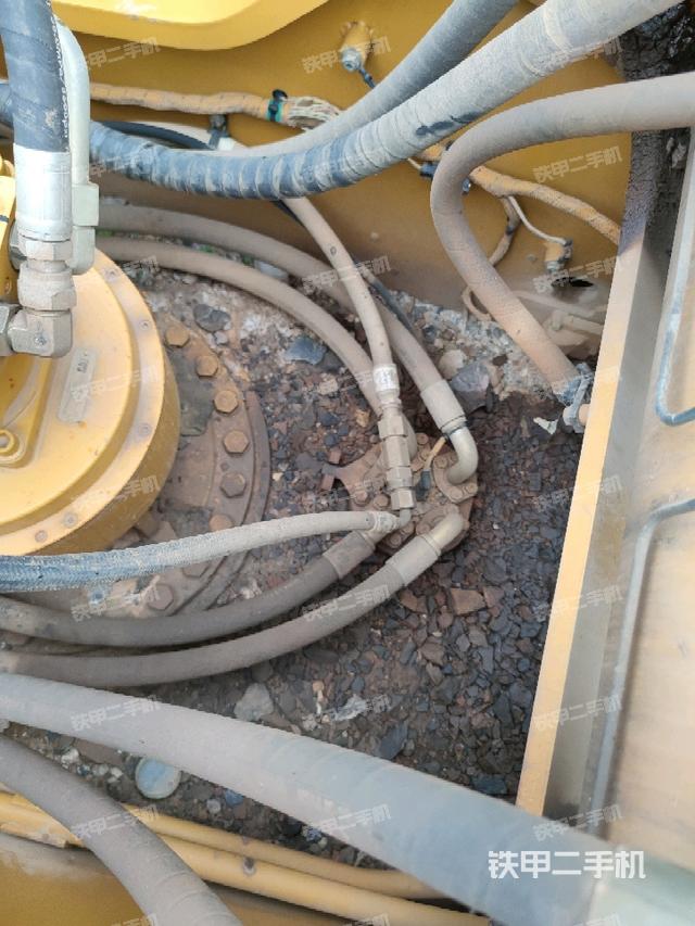 中央回轉(zhuǎn)接頭特寫(xiě)(上車部件) 中央回轉(zhuǎn)接頭特寫(xiě)(上車部件)