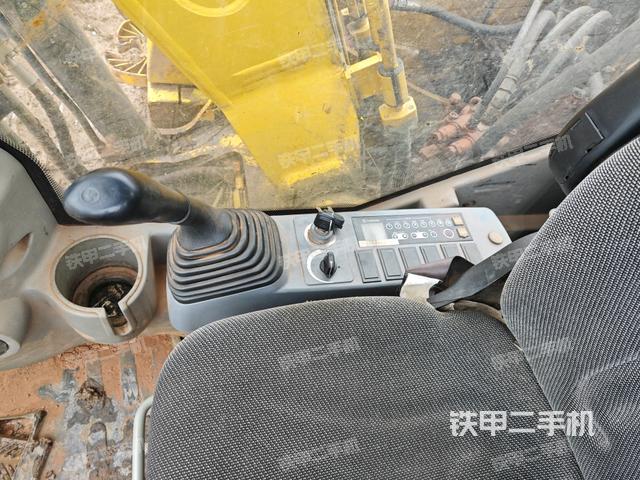 座椅右側控制臺/鑰匙門/油門/含右手柄(駕駛室部分) 座椅右側控制臺/鑰匙門/油門/含右手柄(駕駛室部分)