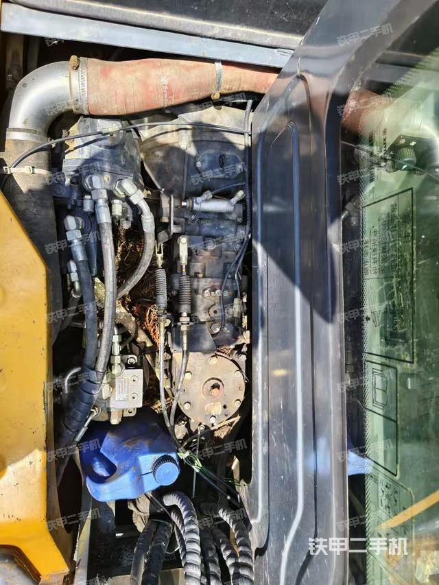 液壓泵艙室正面整體(整機(jī)外觀) 液壓泵艙室正面整體(整機(jī)外觀)