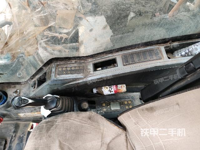 座椅右側(cè)控制臺/鑰匙門/油門/含右手柄（駕駛室部分）