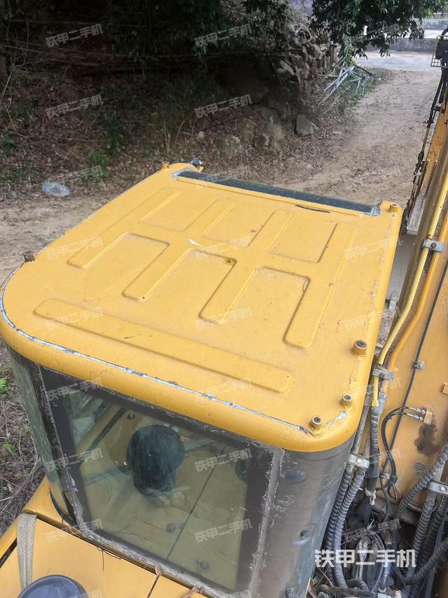 驾驶室顶部（整机外观）