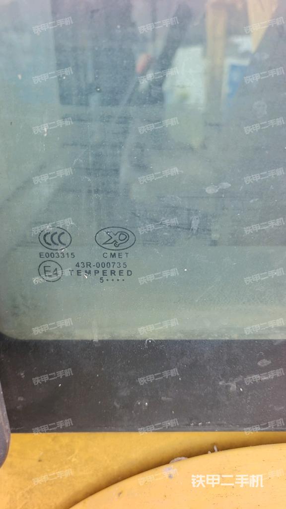 后窗玻璃角標(駕駛室部分) 后窗玻璃角標(駕駛室部分)