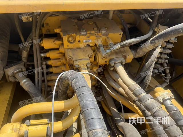 回轉(zhuǎn)馬達和主控閥（整機外觀）