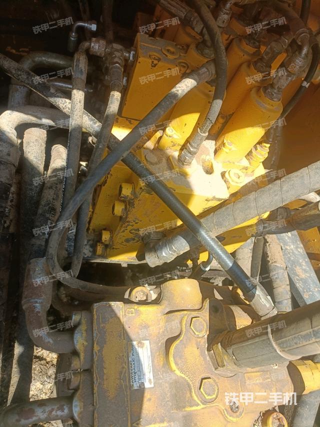 回轉(zhuǎn)馬達和主控閥（整機外觀）