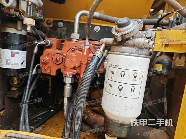 液壓泵斜45?右(大件艙室) 液壓泵斜45?右(大件艙室)