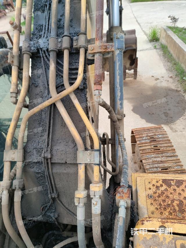 大臂背部俯視(工作和回轉(zhuǎn)裝置) 大臂背部俯視(工作和回轉(zhuǎn)裝置)