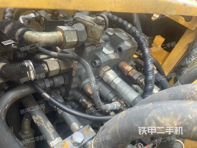 回轉馬達和主控閥（整機外觀）