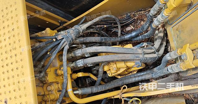 回转马达和主控阀（整机外观）