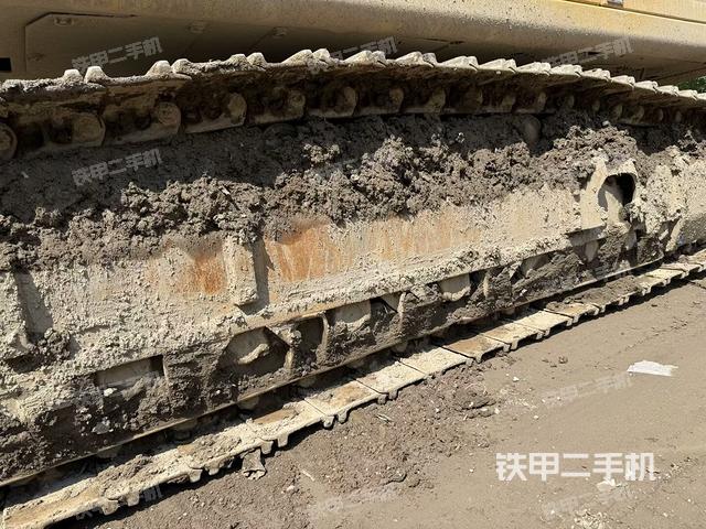 單側(cè)履帶整體(整機(jī)外觀) 單側(cè)履帶整體(整機(jī)外觀)