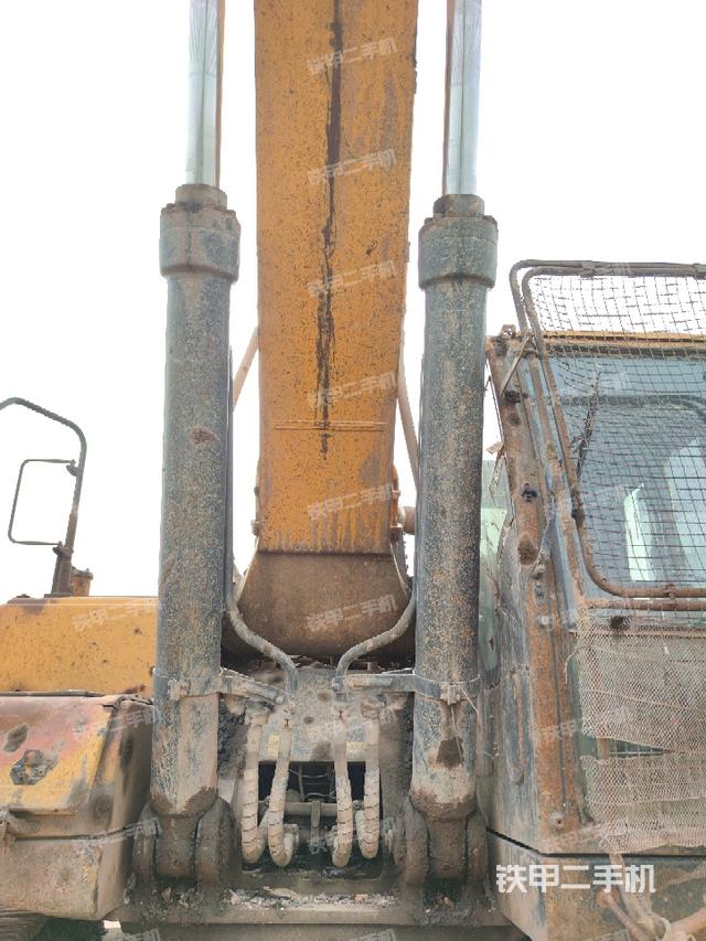 大臂油缸整體?豎拍（工作和回轉(zhuǎn)裝置）