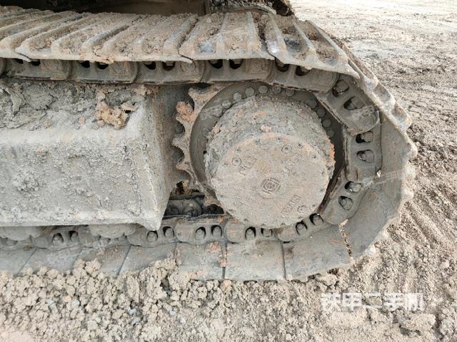 左驅(qū)動輪（行走機構(gòu)）