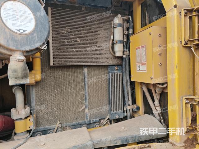 散熱器正面(大件艙室) 散熱器正面(大件艙室)