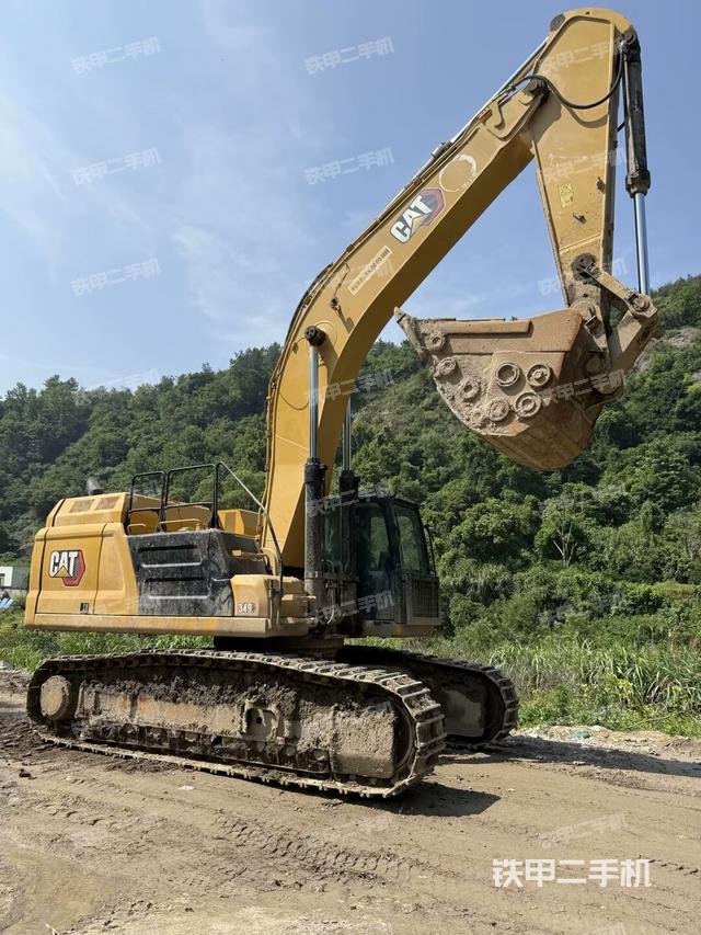 駕駛室頂部(整機(jī)外觀) 駕駛室頂部(整機(jī)外觀)