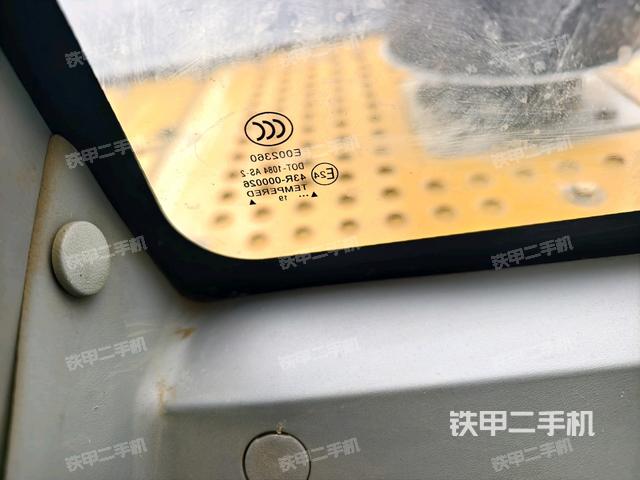 后窗玻璃角標(biāo)(駕駛室部分) 后窗玻璃角標(biāo)(駕駛室部分)