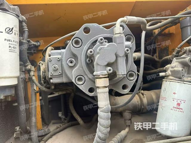 液壓泵艙室正面整體(整機(jī)外觀) 液壓泵艙室正面整體(整機(jī)外觀)