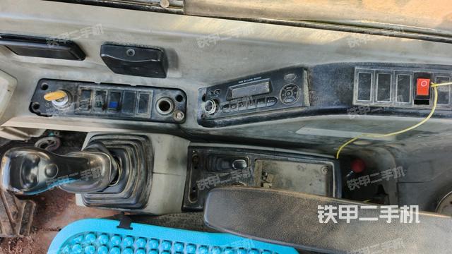 座椅右側(cè)控制臺/鑰匙門/油門/含右手柄(駕駛室部分) 座椅右側(cè)控制臺/鑰匙門/油門/含右手柄(駕駛室部分)