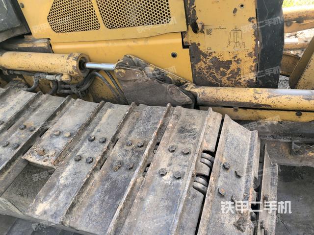 左側(cè)履帶全景(推土機底盤及工作裝置) 左側(cè)履帶全景(推土機底盤及工作裝置)