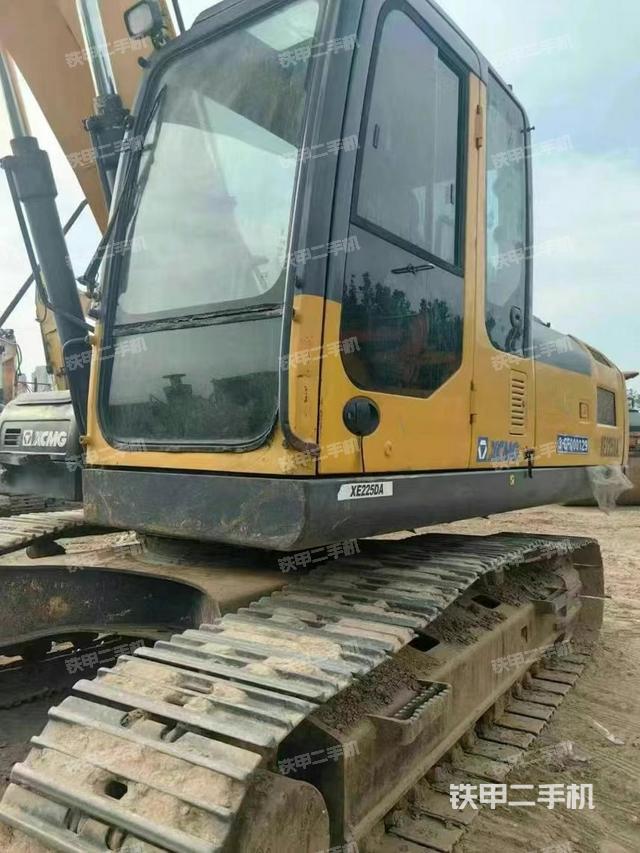 徐工XE215D挖掘機(jī)
