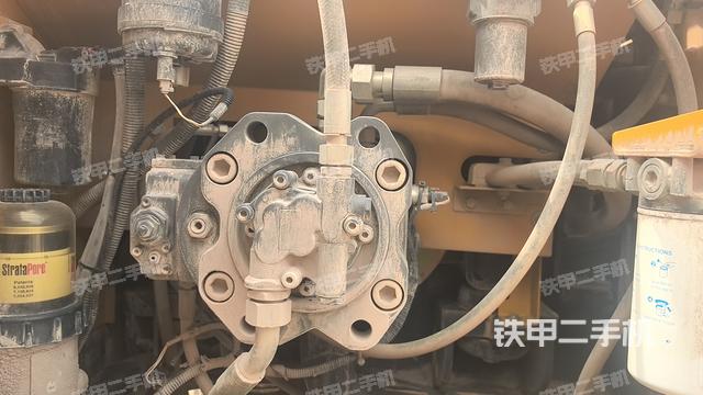 液压泵舱室正面整体(整机外观) 液压泵舱室正面整体(整机外观)