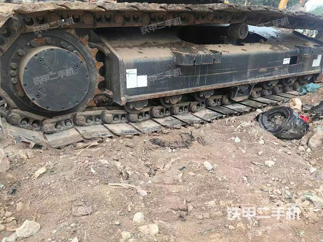 单侧履带整体(整机外观) 单侧履带整体(整机外观)