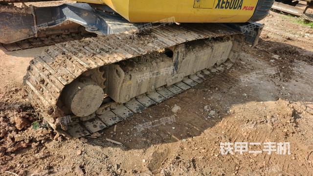 右側(cè)履帶整體?(行走機(jī)構(gòu)) 右側(cè)履帶整體?(行走機(jī)構(gòu))