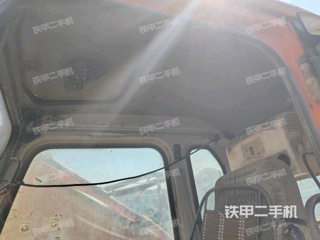 右侧玻璃角标(驾驶室部分) 右侧玻璃角标(驾驶室部分)