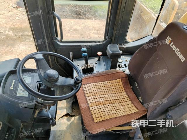 仪表盘(驾驶室部分) 仪表盘(驾驶室部分)