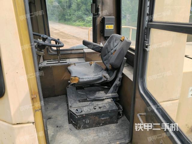駕駛室頂部 外(駕駛室部分) 駕駛室頂部 外(駕駛室部分)