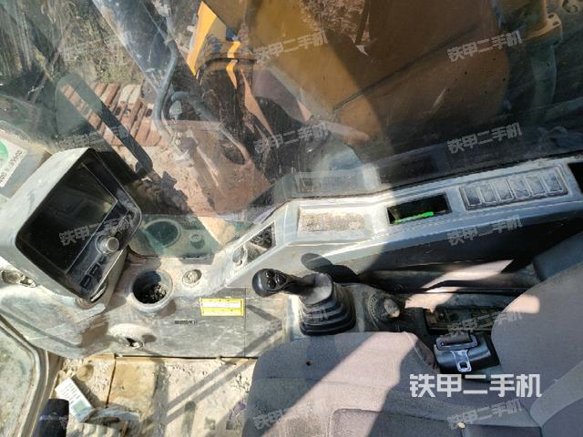 座椅右側控制臺/鑰匙門/油門/含右手柄(駕駛室部分) 座椅右側控制臺/鑰匙門/油門/含右手柄(駕駛室部分)