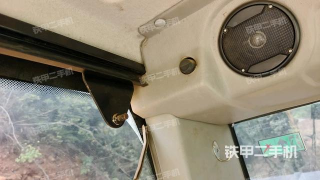 左后方玻璃角標(biāo)(駕駛室部分) 左后方玻璃角標(biāo)(駕駛室部分)