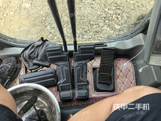 駕駛室整體(整機(jī)外觀) 駕駛室整體(整機(jī)外觀)
