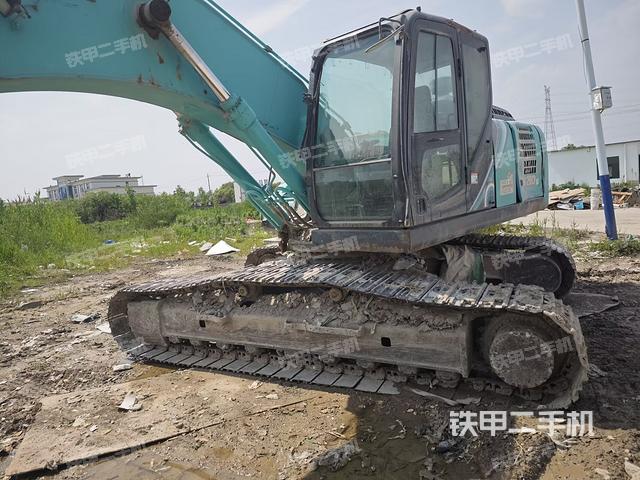 駕駛室整體(整機外觀) 駕駛室整體(整機外觀)