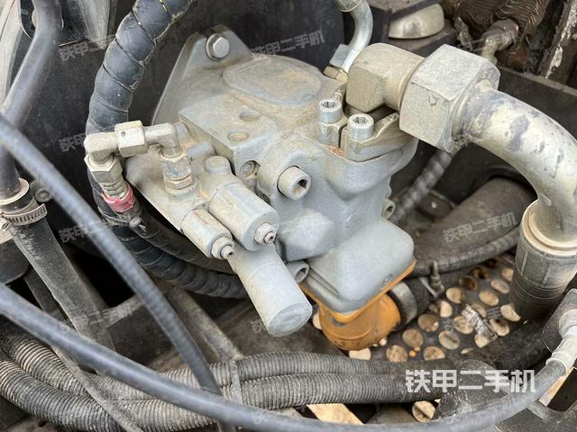 液壓泵艙室正面整體(整機(jī)外觀) 液壓泵艙室正面整體(整機(jī)外觀)