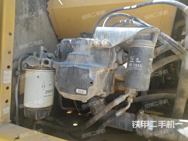 液壓泵艙室正面整體(整機(jī)外觀) 液壓泵艙室正面整體(整機(jī)外觀)