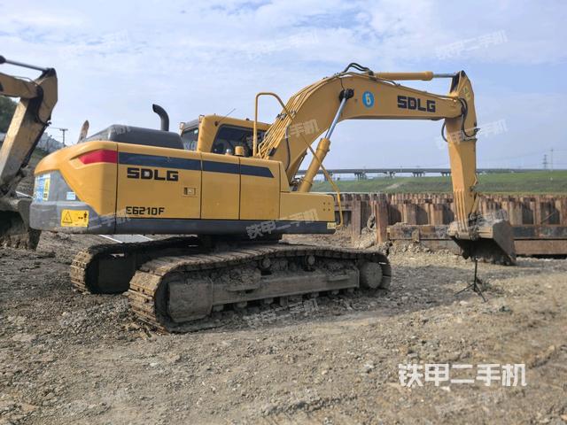 整機(jī)右后45°(整機(jī)外觀) 整機(jī)右后45°(整機(jī)外觀)