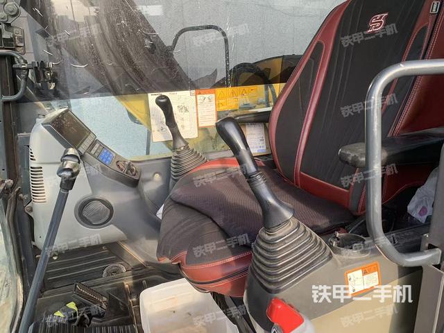 驾驶室整体(整机外观) 驾驶室整体(整机外观)