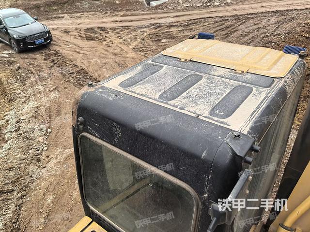 驾驶室顶部（整机外观）