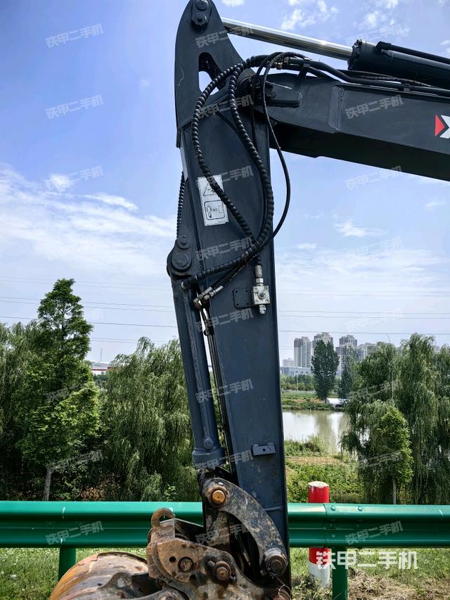 小臂整體左后(工作和回轉(zhuǎn)裝置) 小臂整體左后(工作和回轉(zhuǎn)裝置)