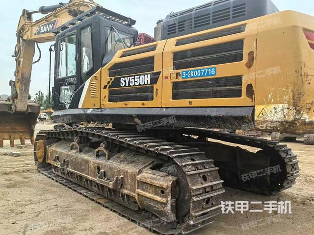 駕駛室頂部(整機(jī)外觀) 駕駛室頂部(整機(jī)外觀)