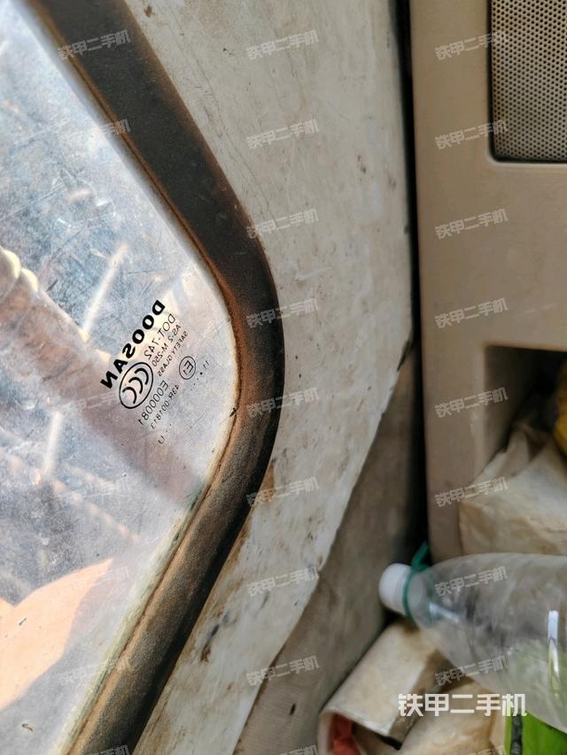 座椅后部(驾驶室部分) 座椅后部(驾驶室部分)