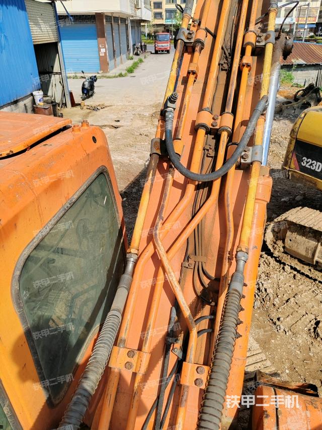 大臂背部俯视(工作和回转装置) 大臂背部俯视(工作和回转装置)