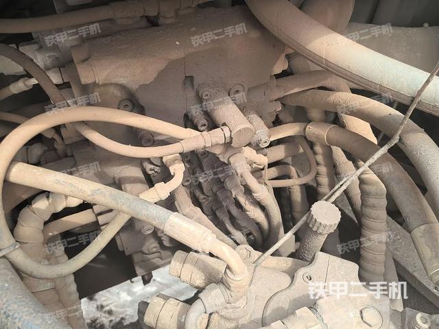 回转马达和主控阀（整机外观）